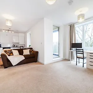 stunning-1-bed-flat-with-private-balcony.brighton-hotels-england.com/